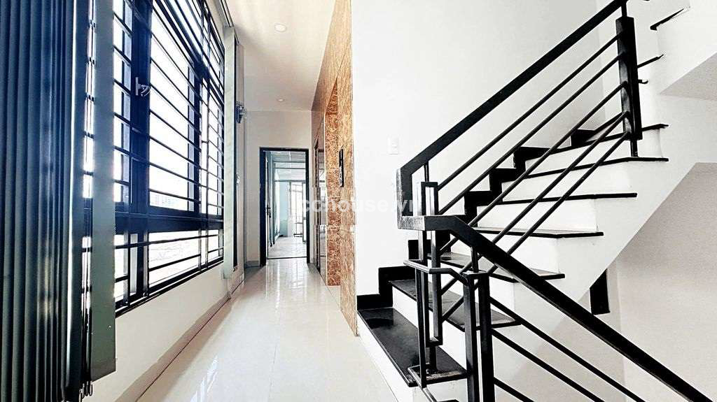 Cho thuê nhà căn góc MT Đỗ Xuân Hợp, TP.Thủ Đức. DT 5x35m, 6 tầng thang máy