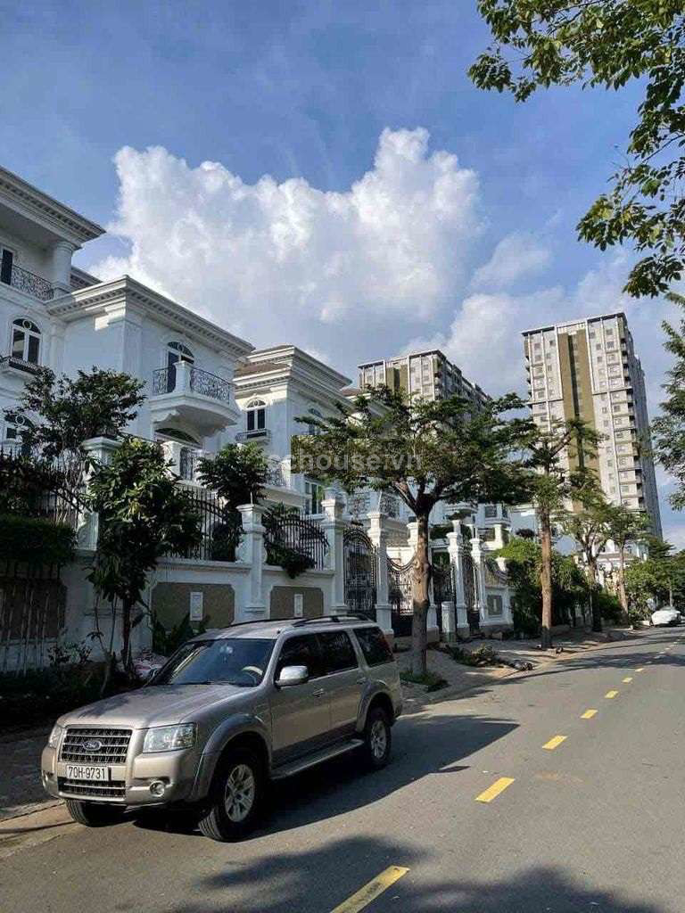 Biệt thự KDC Cityland Riverside, Quận 7. DT 30x25m, hầm 3 tầng ST