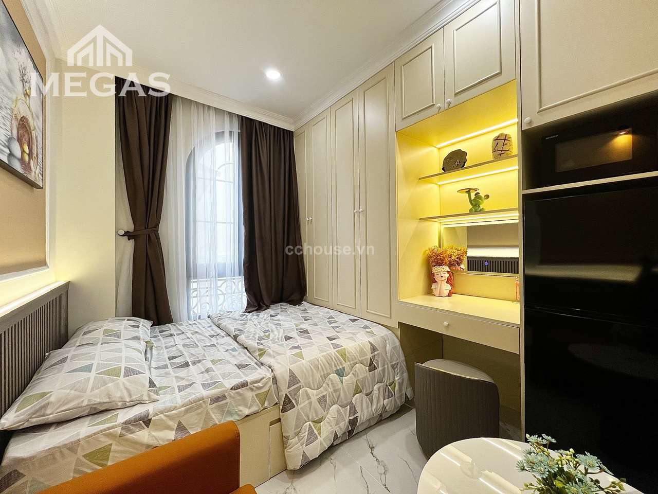 Nhà CHDV Huỳnh Văn Bánh, P13, Phú Nhuận. DT 79m², 4 tầng ST