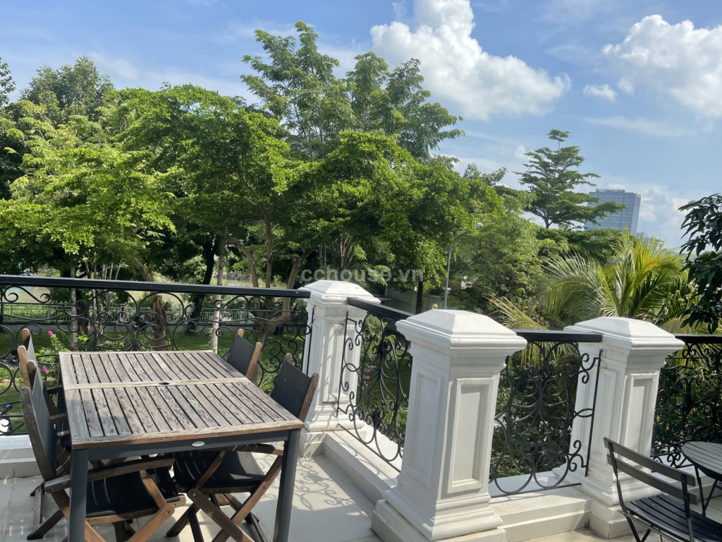 Biệt thự KDC Cityland Riverside, Quận 7. DT 30x25m, hầm 3 tầng ST