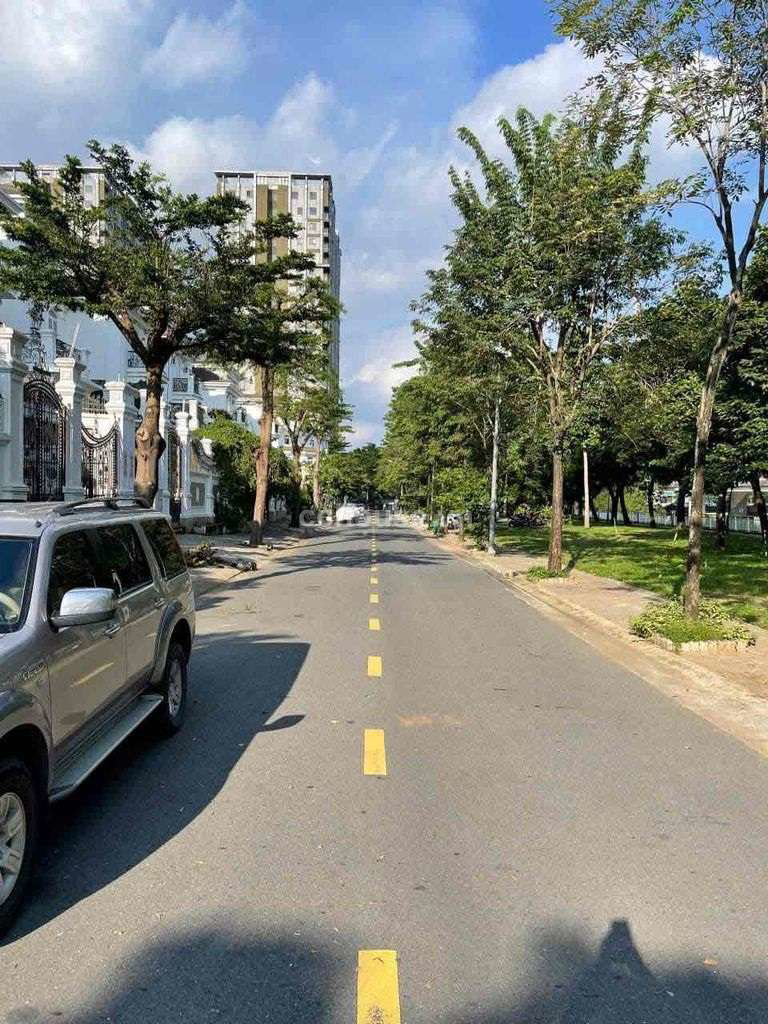 Biệt thự KDC Cityland Riverside, Quận 7. DT 30x25m, hầm 3 tầng ST