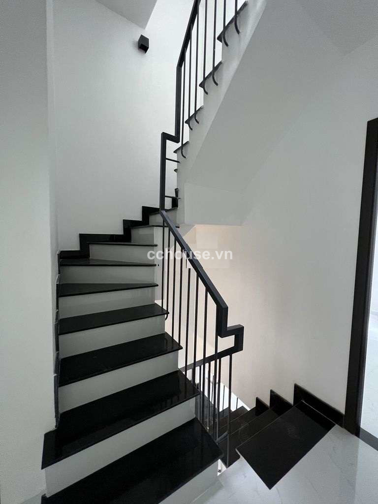 Bán nhà hẻm Nguyễn Thị Minh Khai, P2, Q3. DT 3.2x12m, 4 tầng