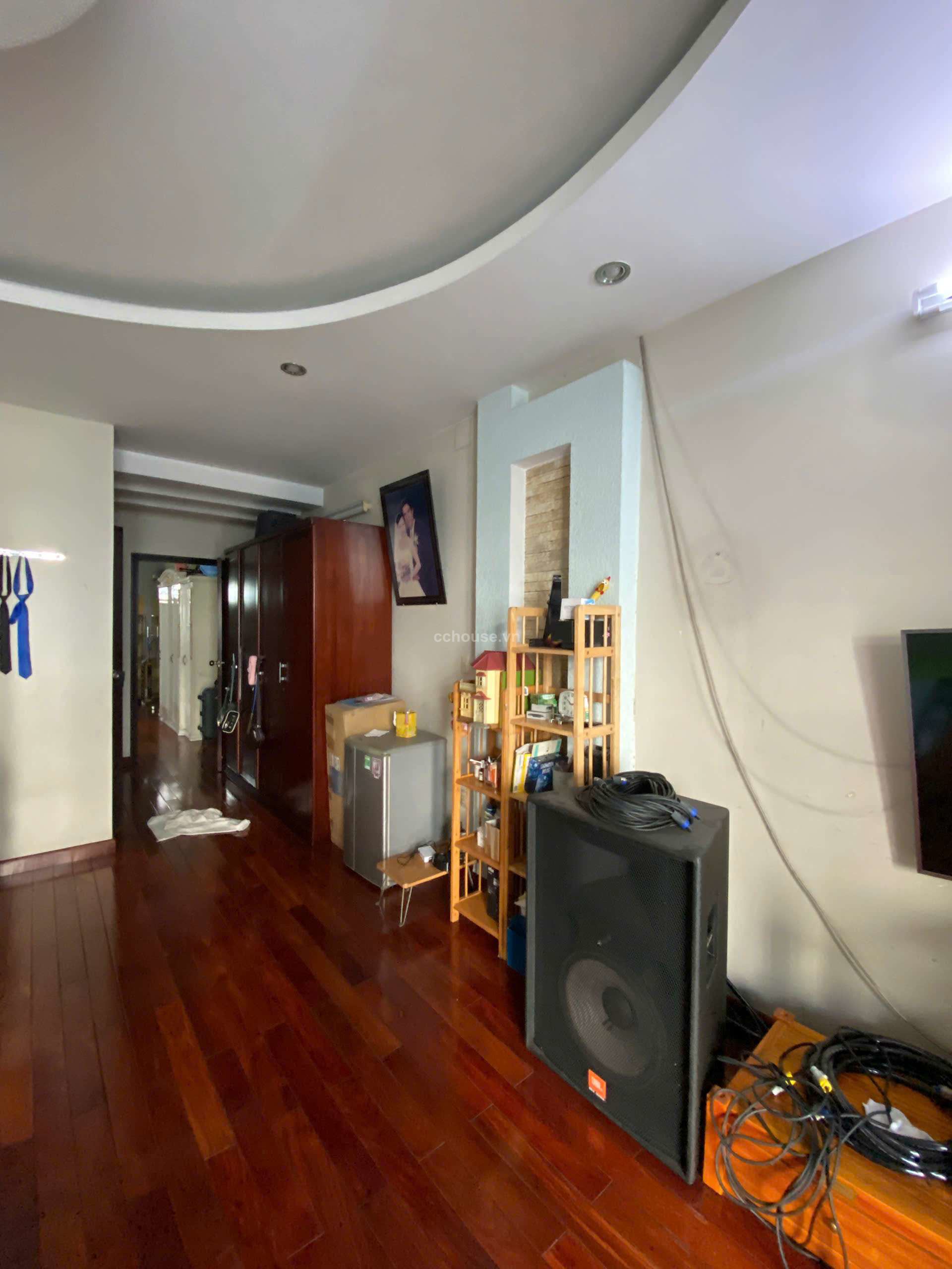 Cho thuê nhà HXT 163 Tô Hiến Thành, P.Hòa Hưng. DT 5.5x18m, 4 tầng