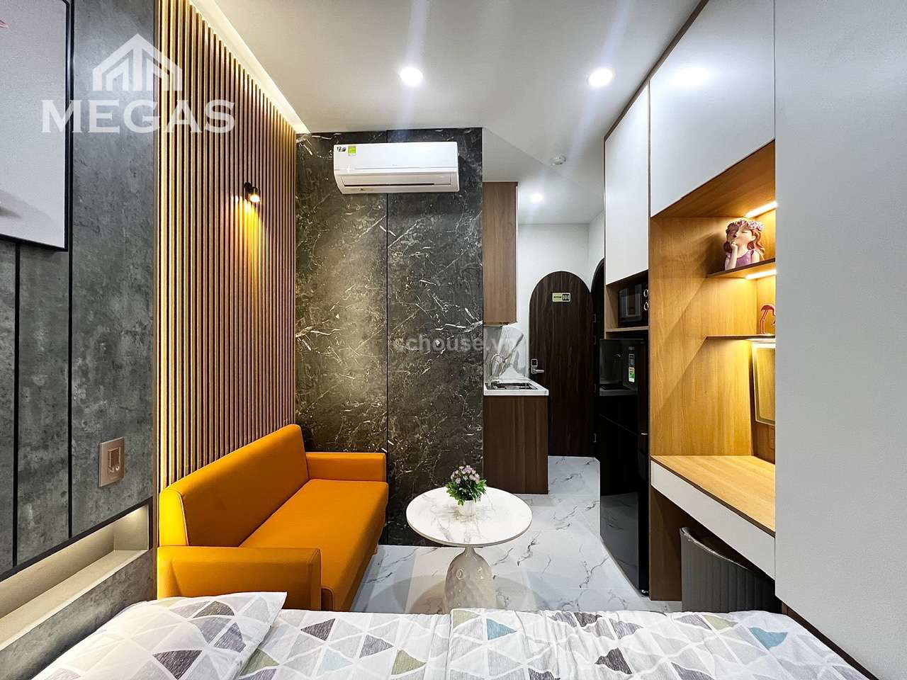 Nhà CHDV Huỳnh Văn Bánh, P13, Phú Nhuận. DT 79m², 4 tầng ST