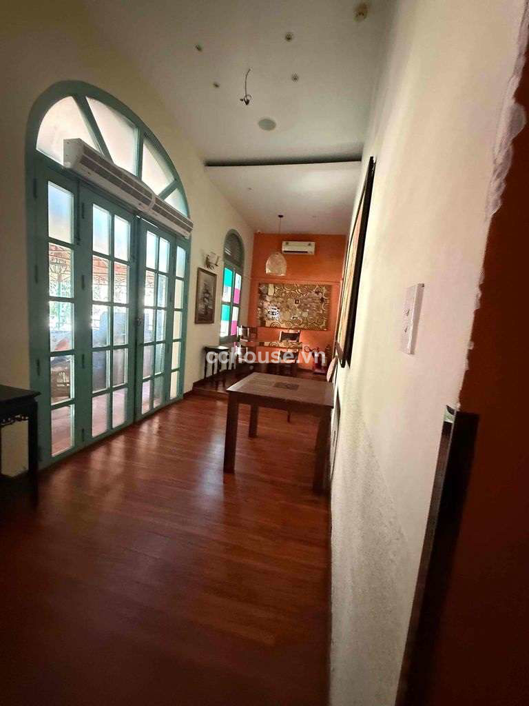 Cho thuê nhà MT Pasteur, P. VTS, Q3. DT 16x20m, 2 tầng