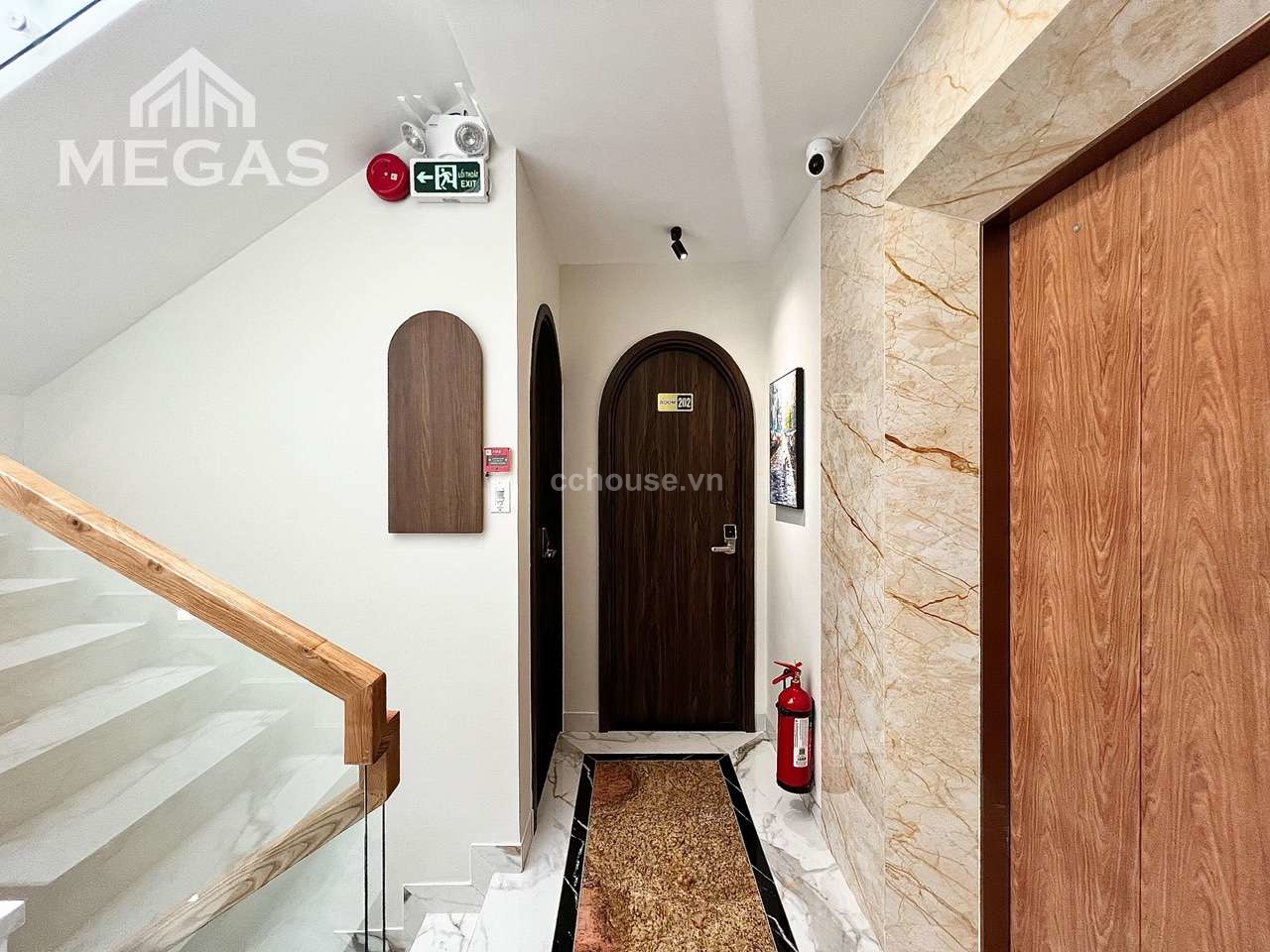 Nhà CHDV Huỳnh Văn Bánh, P13, Phú Nhuận. DT 79m², 4 tầng ST