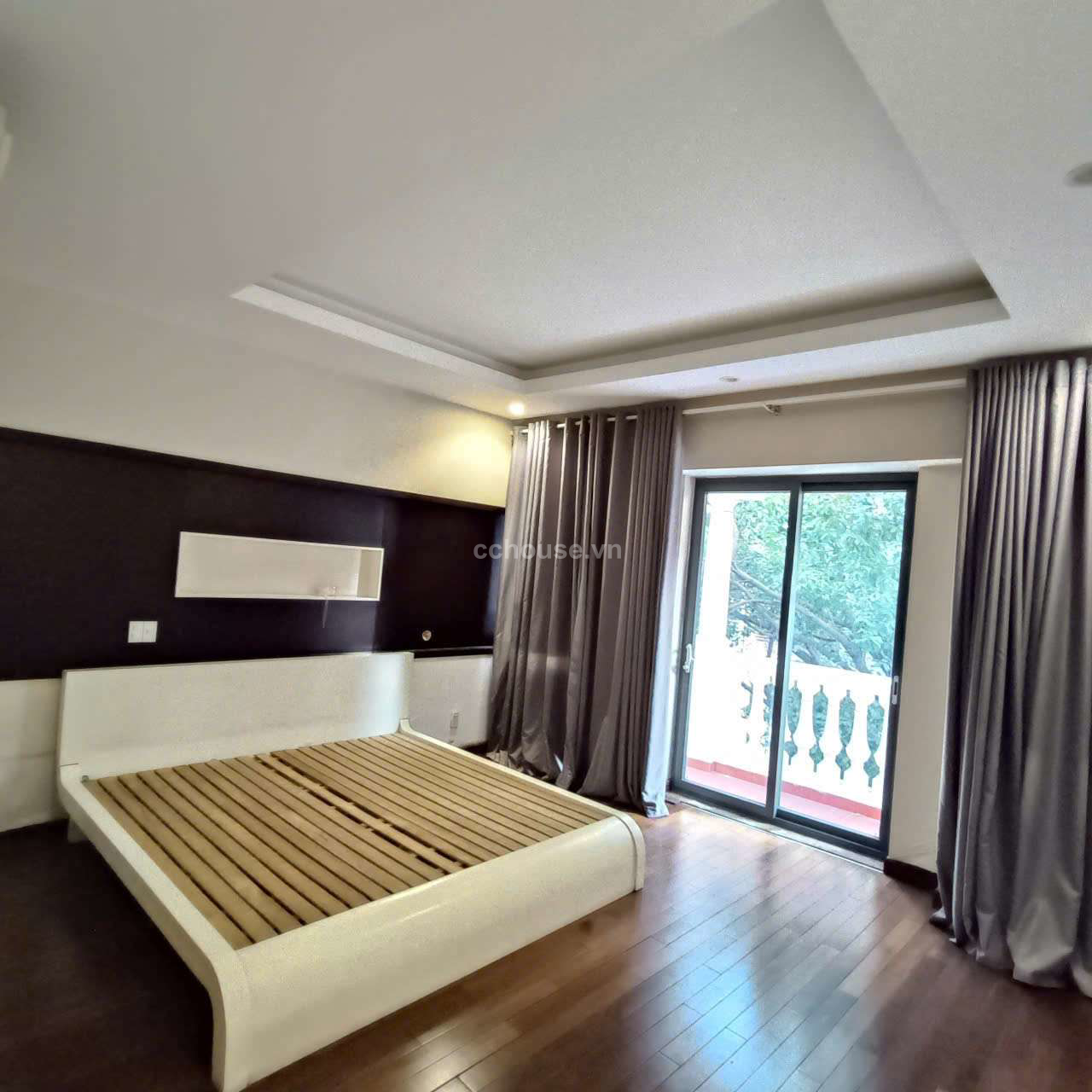 Bán nhà MT Núi Thành, P13, Tân Bình. DT 5x22m, hầm 6 tầng