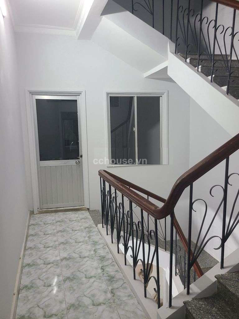 Cho thuê nhà NCMT Đề Thám, Quận 1. DT 3.6x16m, 4 tầng ST