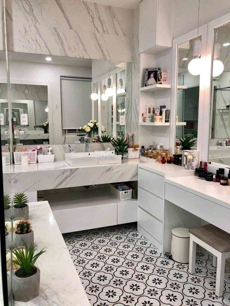Góc 2 Mặt Tiền vườn Hoa .P2 .Q. Phú nhuận .