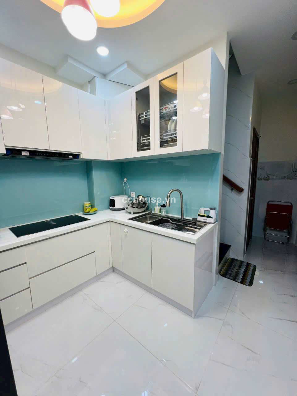Bán nhà mới xây tặng full nội thất hẻm Nguyễn Đình Chiểu phường 4 Q3