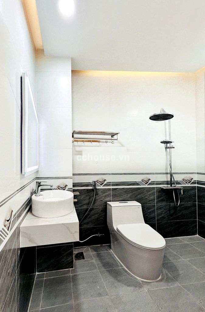 Cho thuê nhà căn góc MT Đỗ Xuân Hợp, TP.Thủ Đức. DT 5x35m, 6 tầng thang máy