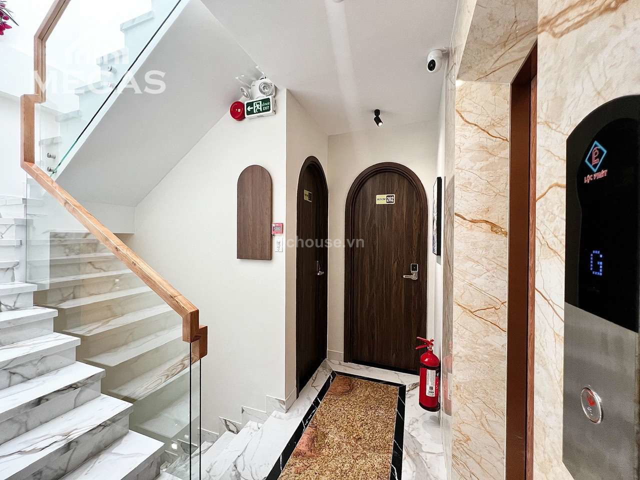 Nhà CHDV Huỳnh Văn Bánh, P13, Phú Nhuận. DT 79m², 4 tầng ST