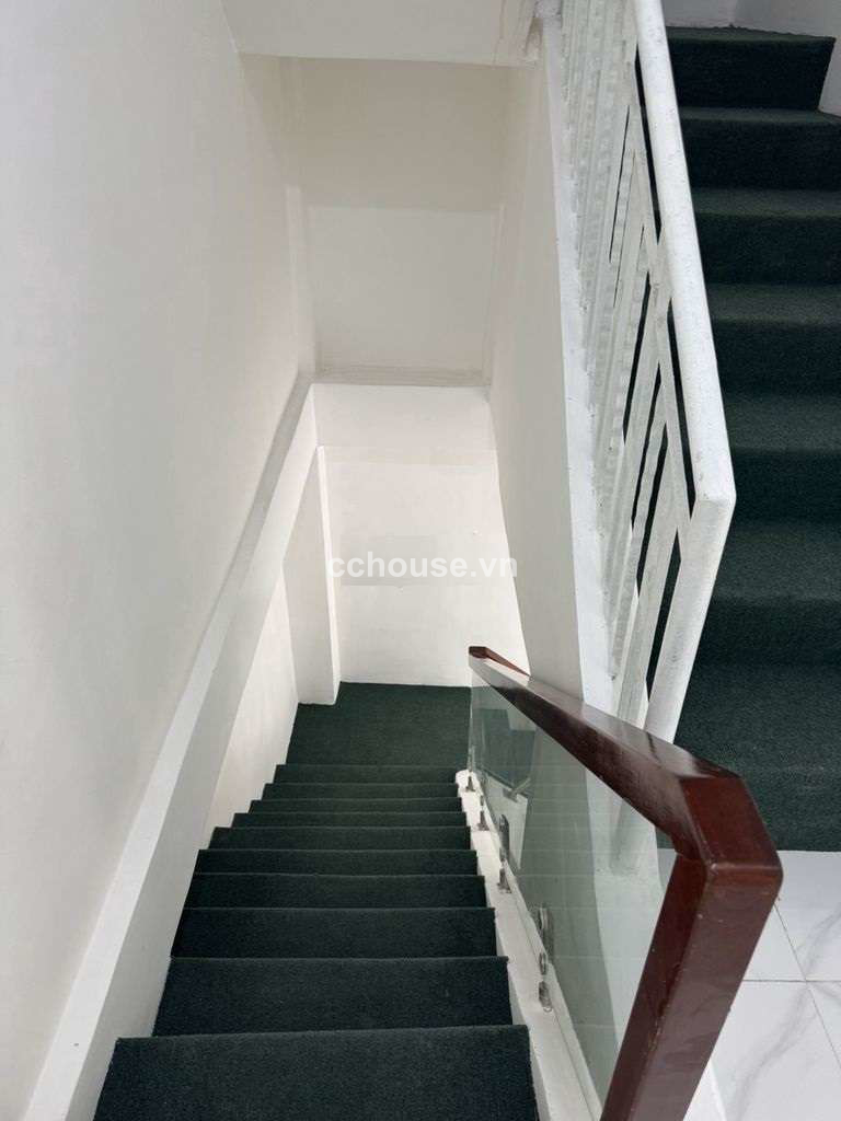 Cho thuê nhà MT 3 Tháng 2, P11, Q10. DT 4x11m, 4 tầng