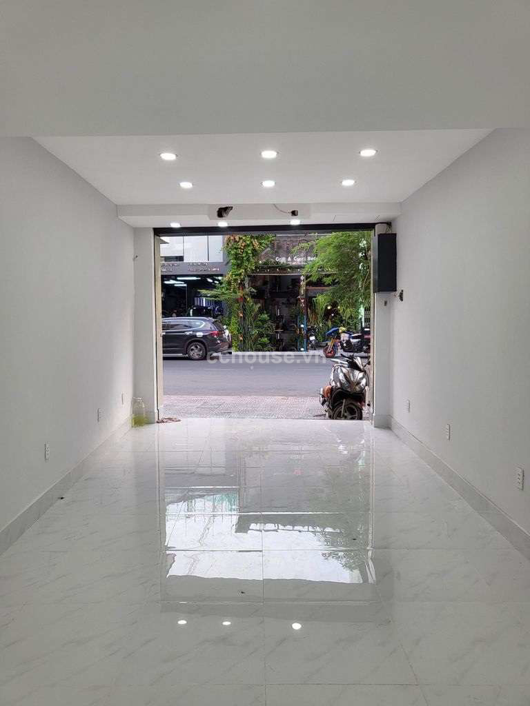 Cho thuê nhà NCMT Đề Thám, Quận 1. DT 3.6x16m, 4 tầng ST