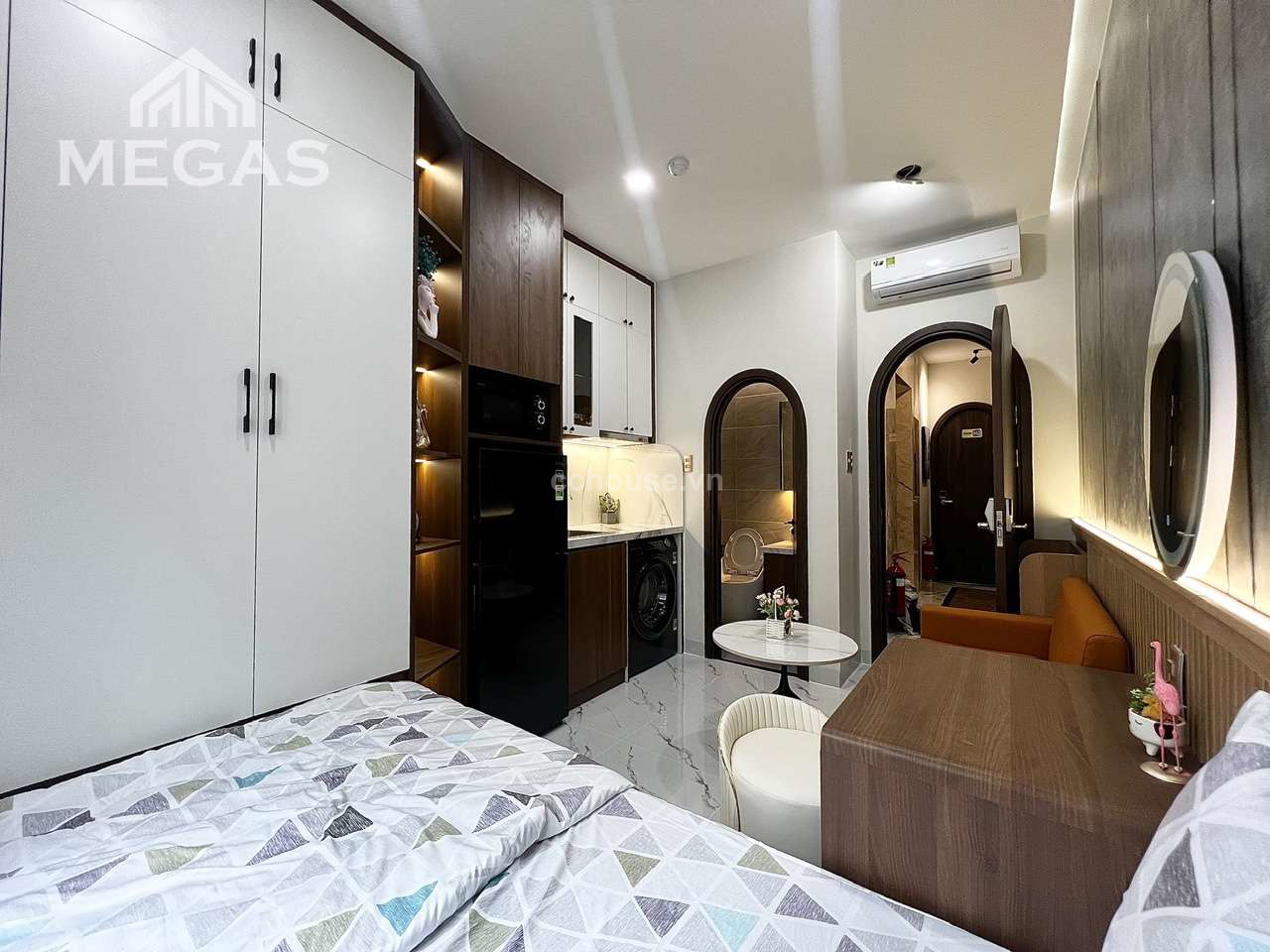 Nhà CHDV Huỳnh Văn Bánh, P13, Phú Nhuận. DT 79m², 4 tầng ST