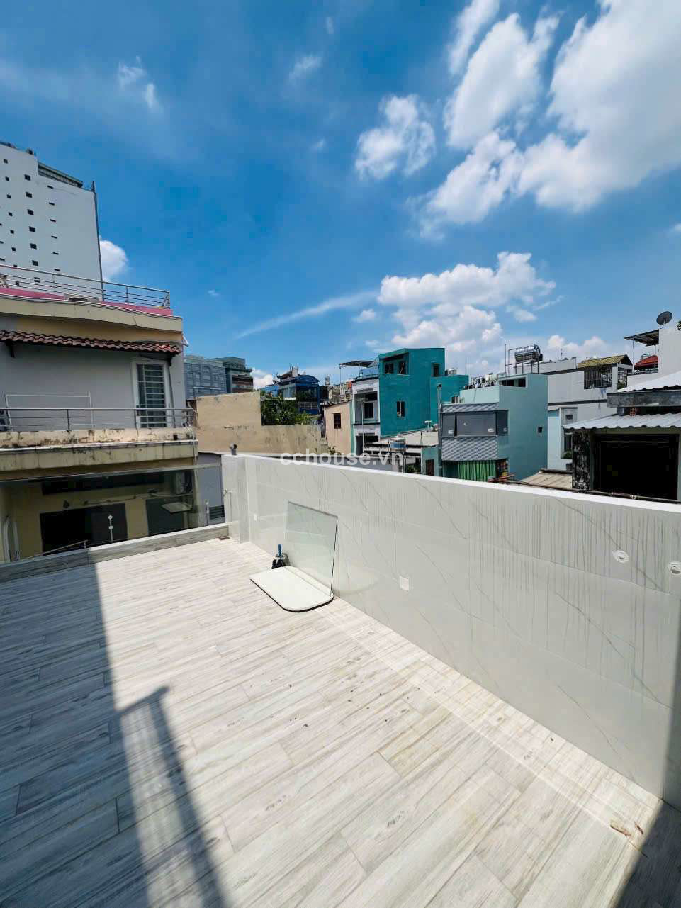 Bán nhà mới xây tặng full nội thất hẻm Nguyễn Đình Chiểu phường 4 Q3
