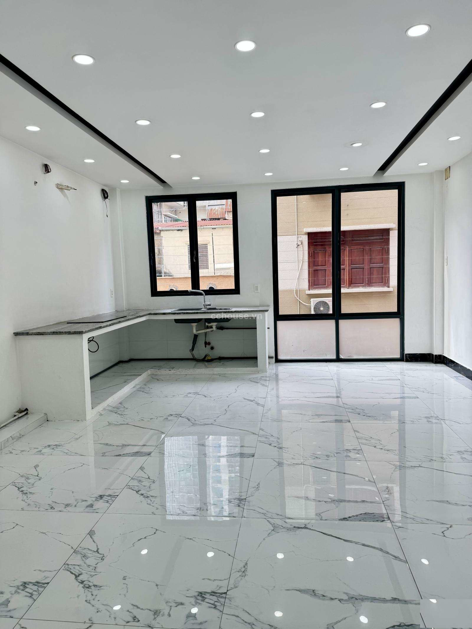 Bán tòa nhà hẻm 212A3 Nguyễn Trãi, Q1. DT 5x9m, hầm 7 tầng