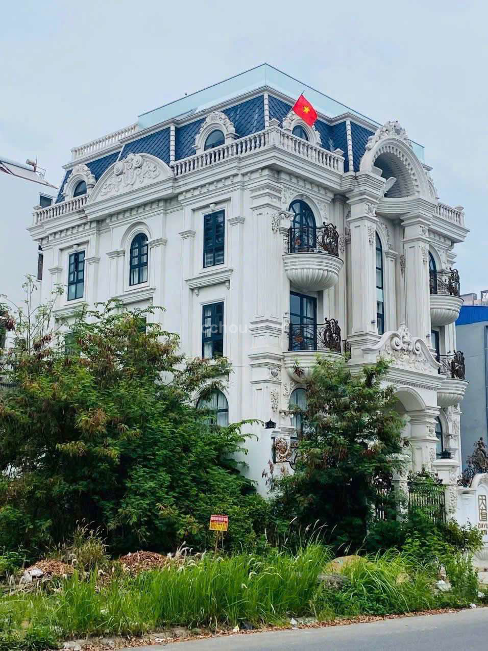 Chuyển nhượng Biệt thự 11 Đặng Như Mai, P. Thạnh Mỹ Lợi, TP. Thủ Đức Diện tích đất: 300m² (15 x 20m)