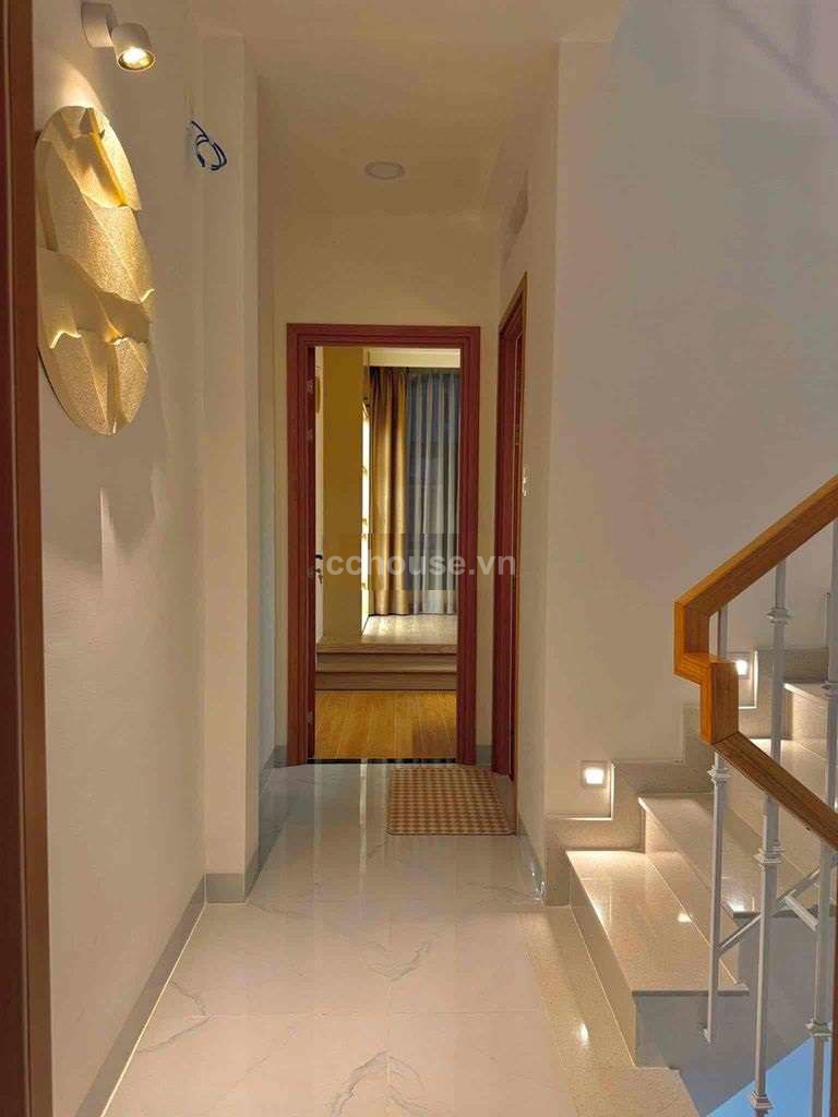 Bán nhà HXT 495 Tô Hiến Thành, Q10. DT 4x10.5m, 3 tầng ST