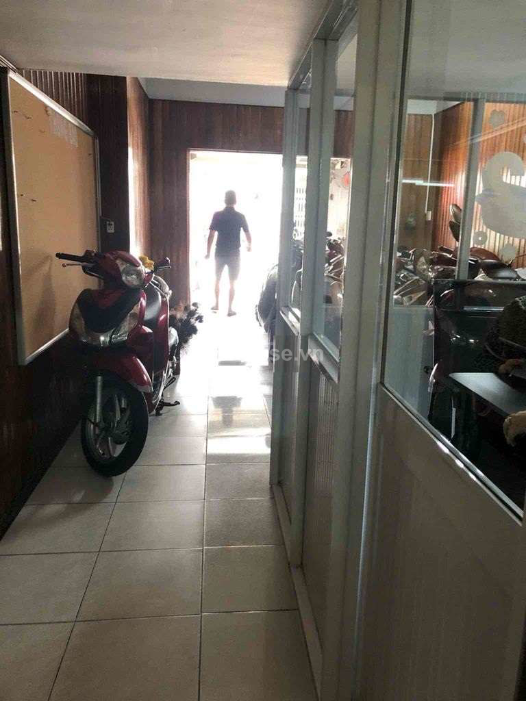 Cho thuê nhà căn góc MT Phan Văn Trị, P2, Q5. DT 4x20m, 4 tầng ST