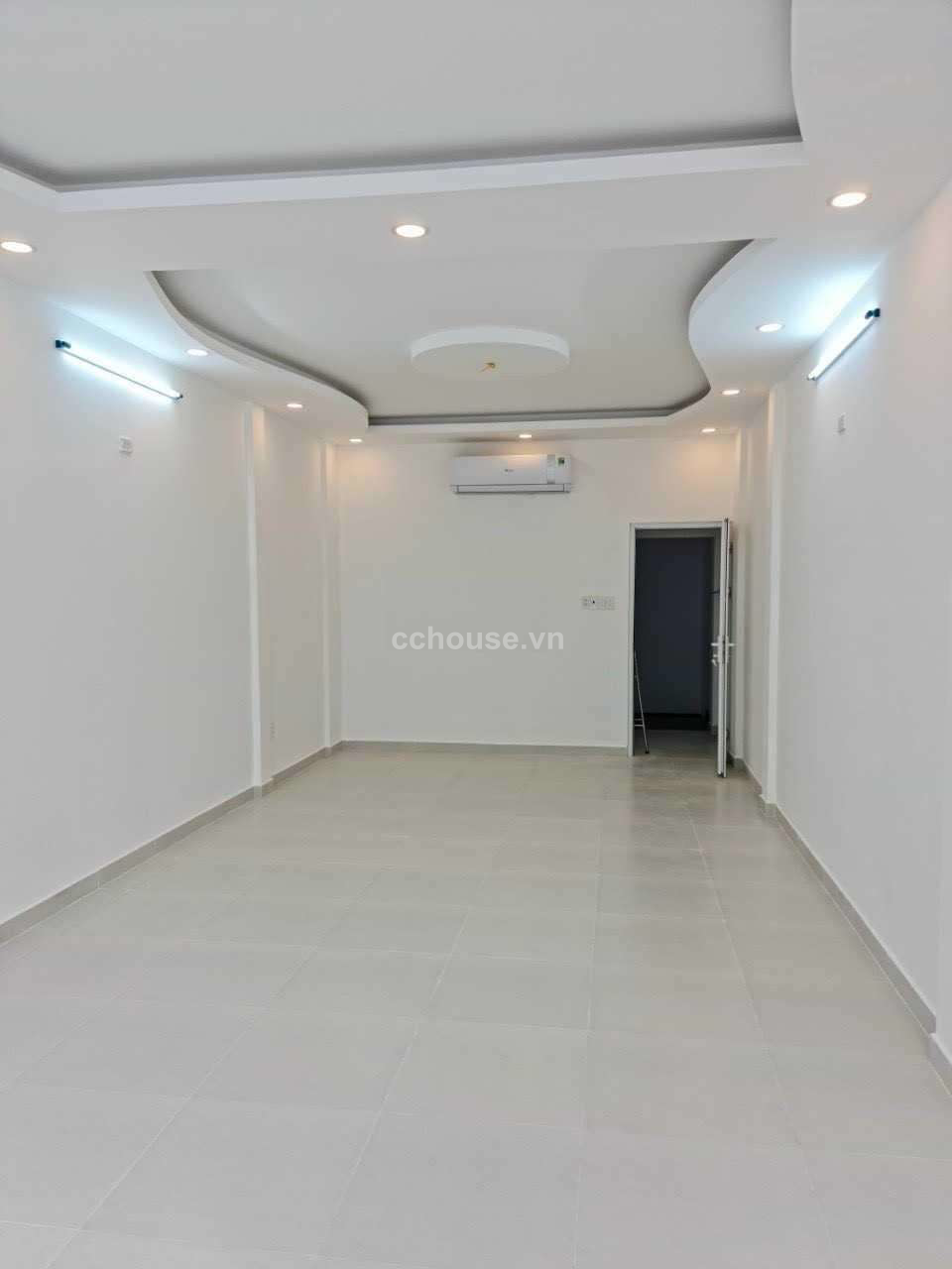 Cho thuê nhà NCMT Hai Bà Trưng, Quận 3. DT 4x18m, 4 tầng