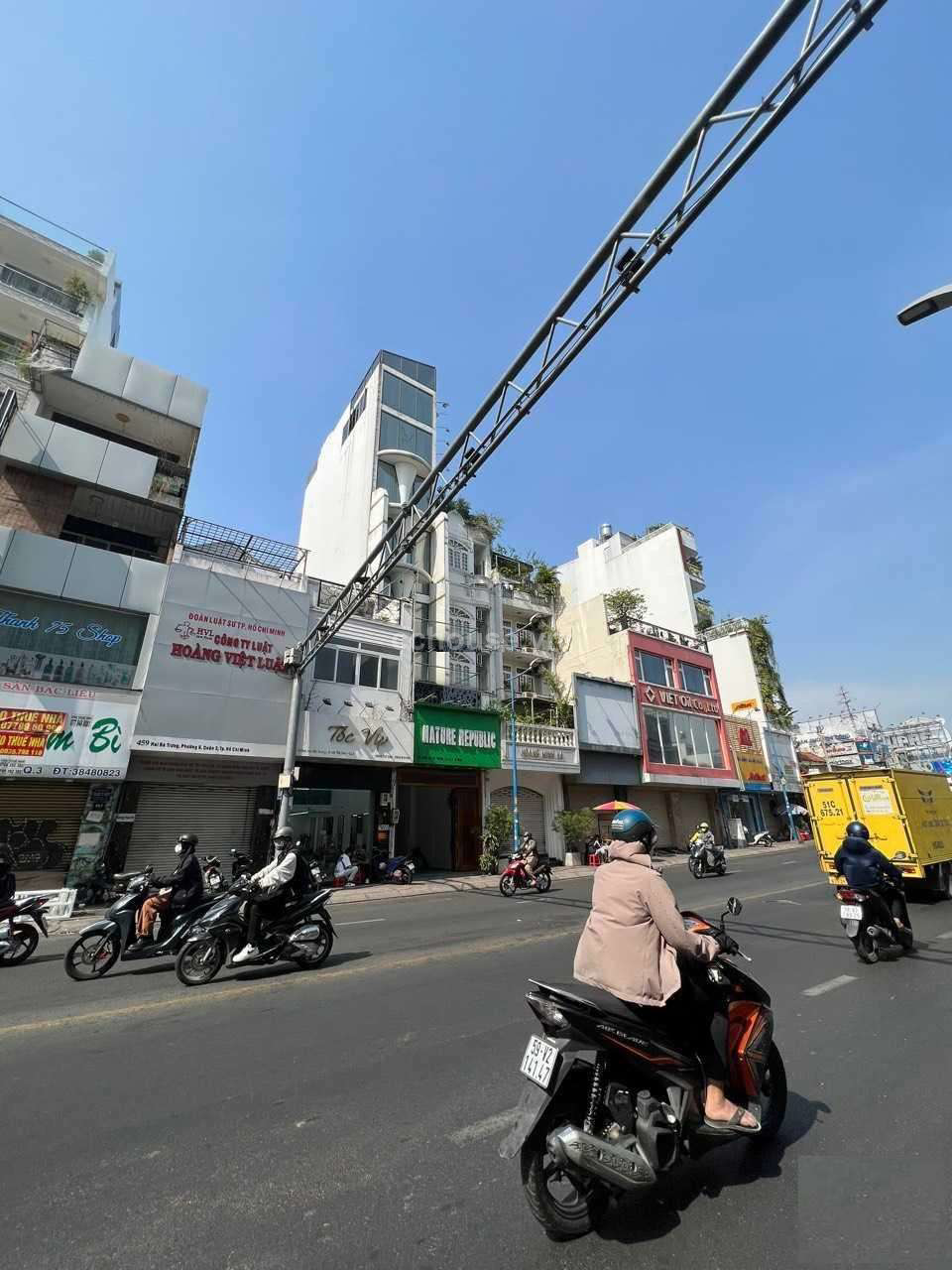 Cho thuê nhà NCMT Hai Bà Trưng, Quận 3. DT 4x18m, 4 tầng