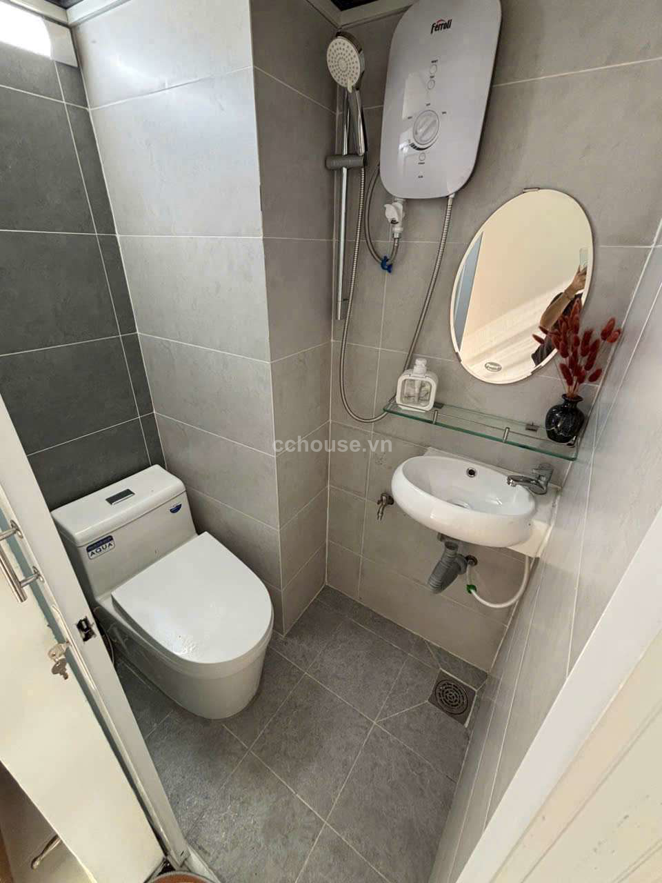 Toà CHDV siêu phẩm Q3 .Cách mặt tiền vài bước chân .
