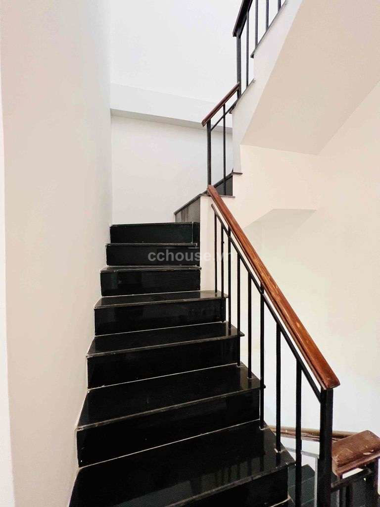 https://batdongsan.blob.core.windows.net/cchouse/Property/202506/303436cb-7d76-47de-a146-c35fe6718a3e.jpg