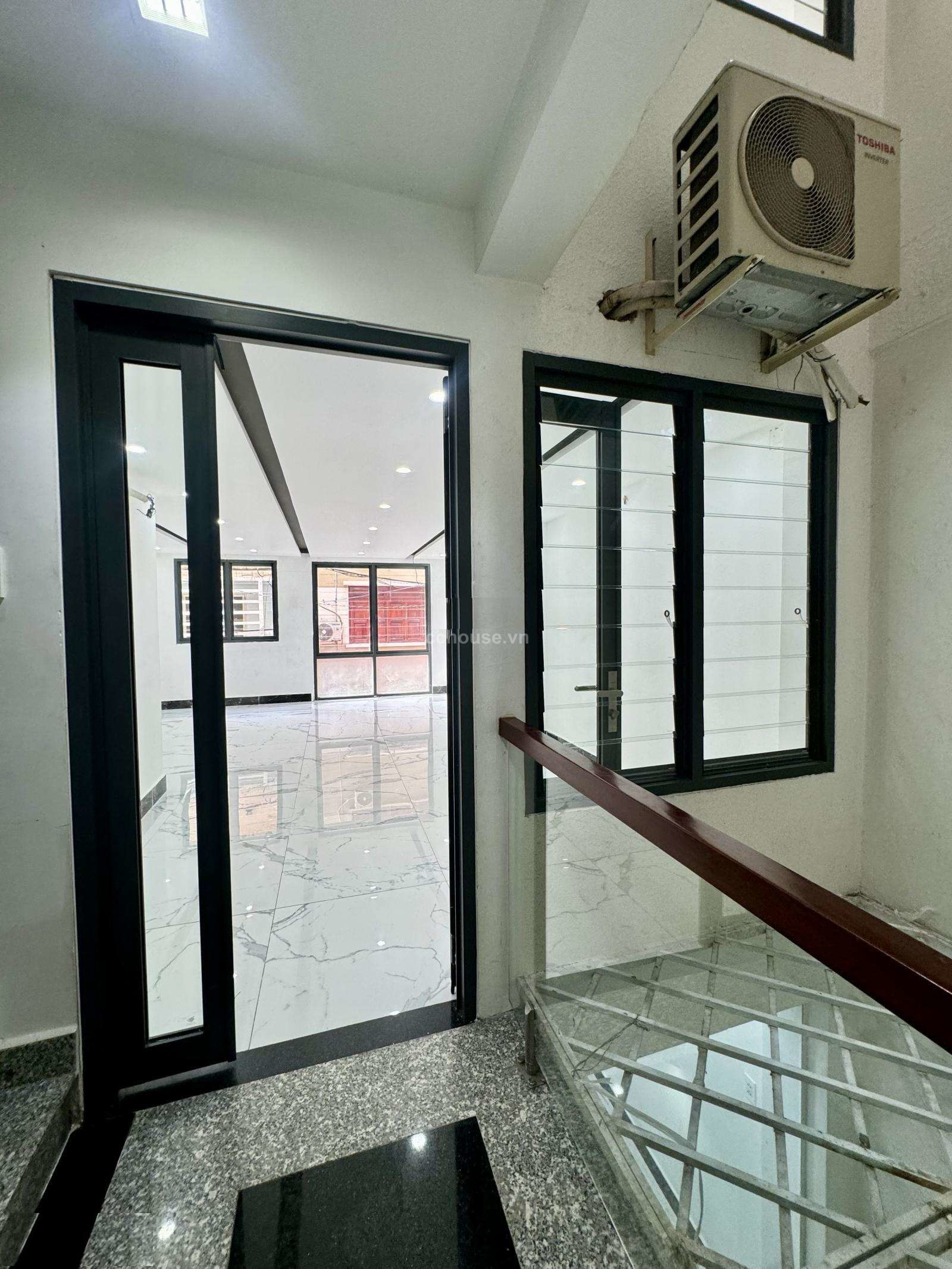 Bán tòa nhà hẻm 212A3 Nguyễn Trãi, Q1. DT 5x9m, hầm 7 tầng