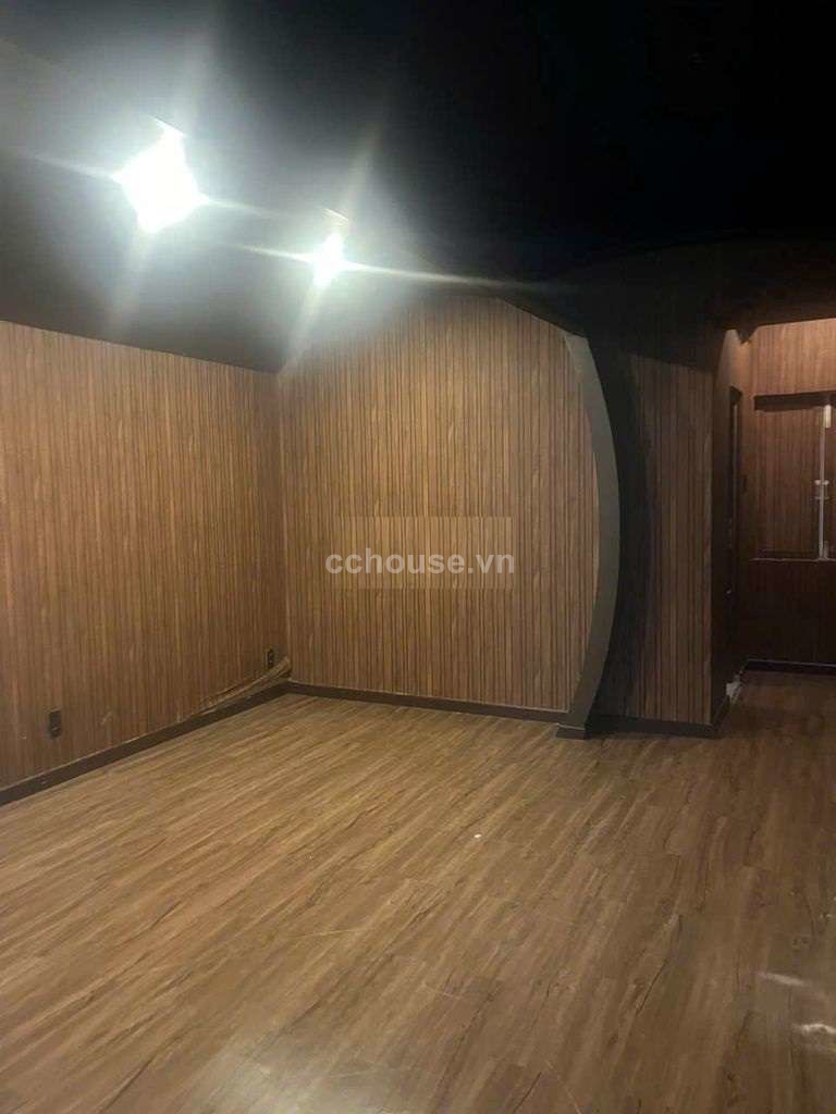 Cho thuê nhà NCMT Sư Vạn Hạnh, Q10. DT 4x18m, 4 tầng