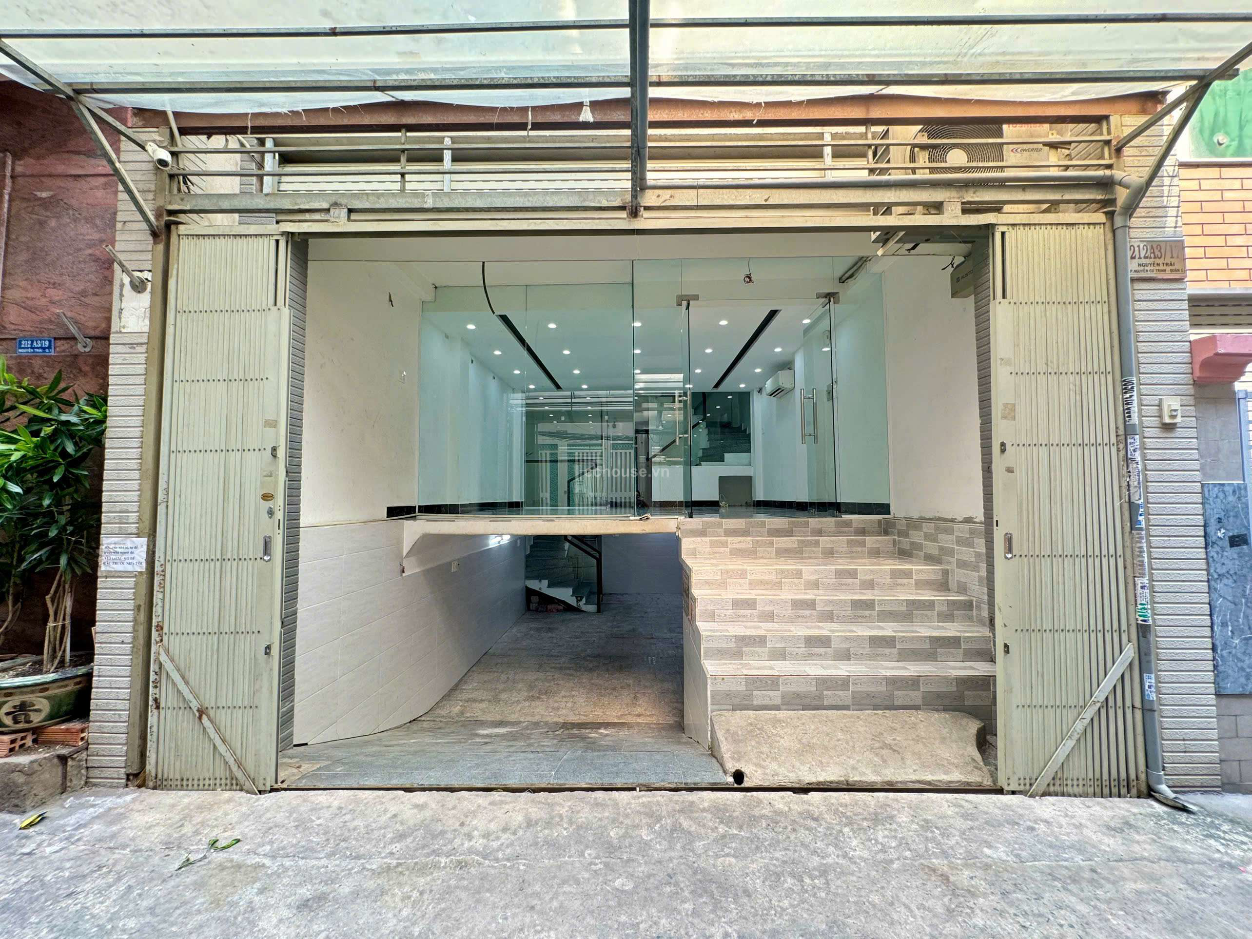 HẺM XE HƠI 212A3/ NGUYỄN TRÃI, QUẬN 1 - 1 HẦM + 7 LẦU - SHCC