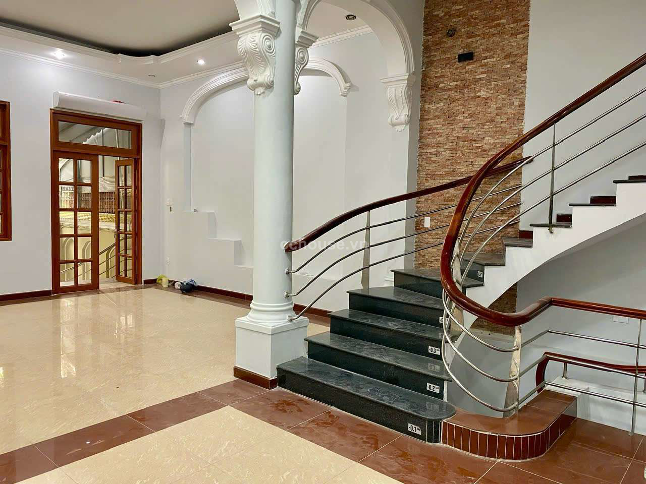 Bán nhà HXH Tô Hiến Thành, P.Hòa Hưng. DT 141m2, hầm 4 tầng