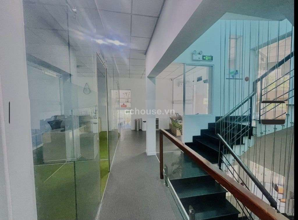 Cho thuê nhà MT Nguyễn Văn Trỗi, Phú Nhuận. DT 19x22m, 4 tầng