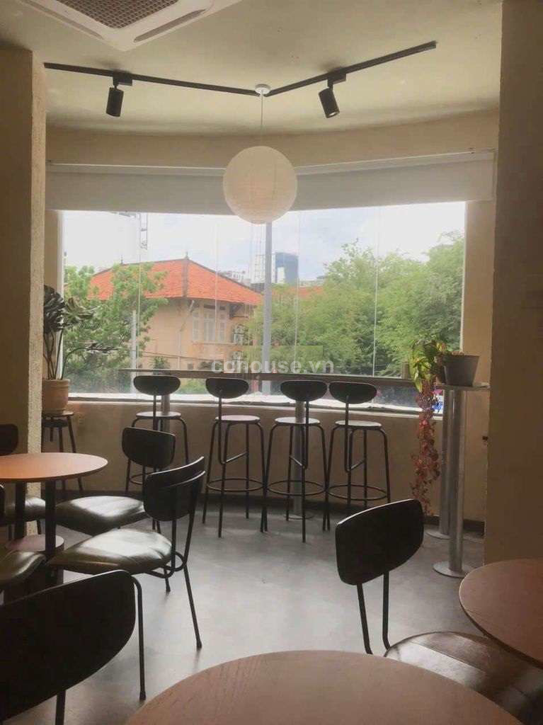Cho thuê MBKD căn góc 2MT Bà Huyện Thanh Quan, Q3. DT 8x5m, 2 tầng