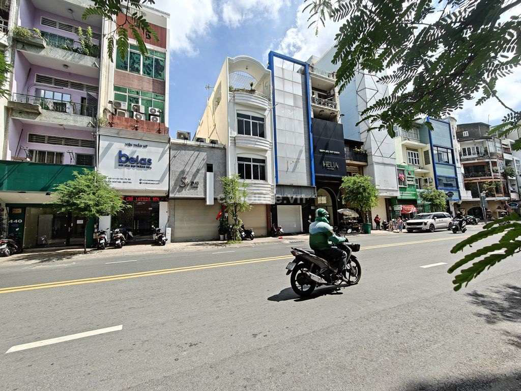 Cho thuê nhà NC 2MT Võ Văn Tần, P5, Q3. DT 4x19m, 4 tầng ST