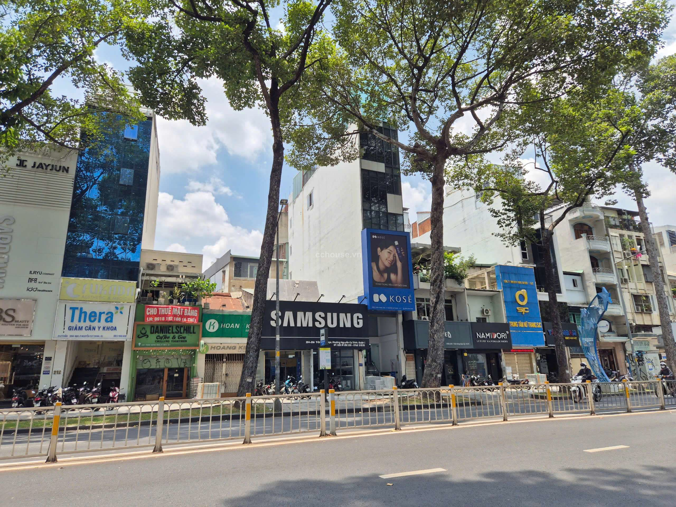 Toa-nha-mat-tien-202-Tran-Hung-Dao-P-Nguyen-Cu-Trinh-quan-1-Goc-Cong-Quynh-Ho-Hao-Hon-id9237