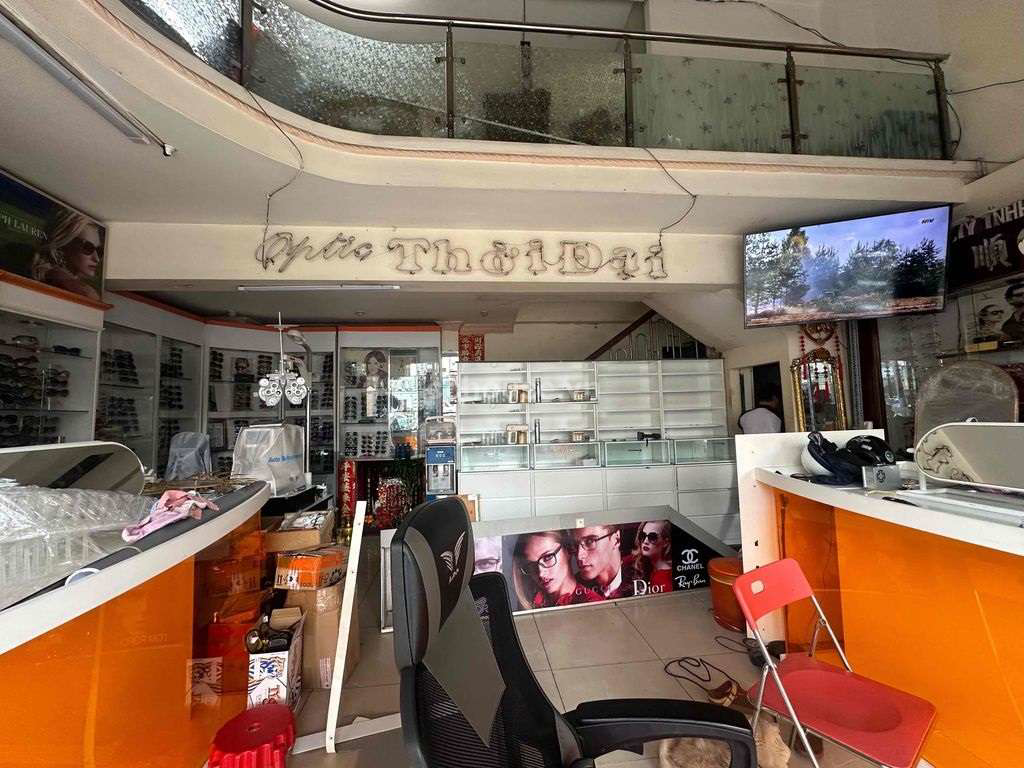 CHO THUÊ MT Trần Hưng Đạo, P11, Quận 5, DT: 7x6m, 5 tầng st, Giá thuê 65 triệu
