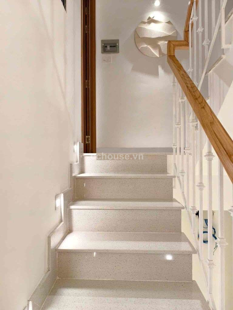 Bán nhà HXT 495 Tô Hiến Thành, Q10. DT 4x10.5m, 3 tầng ST