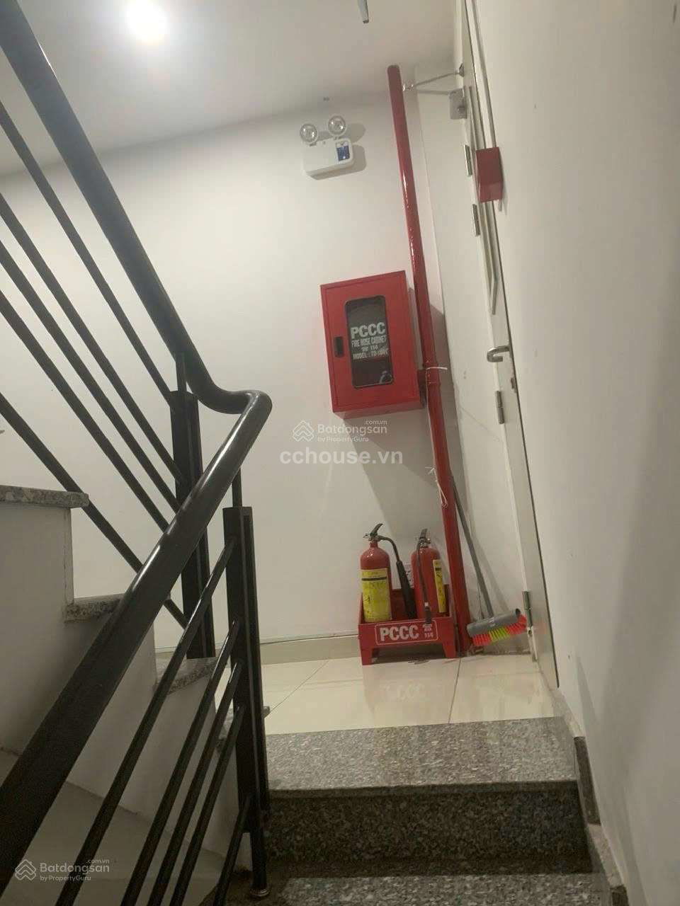 Cho thuê tòa nhà MT Trần Hưng Đạo, Q1. DT 5x20m, hầm 6 tầng ST