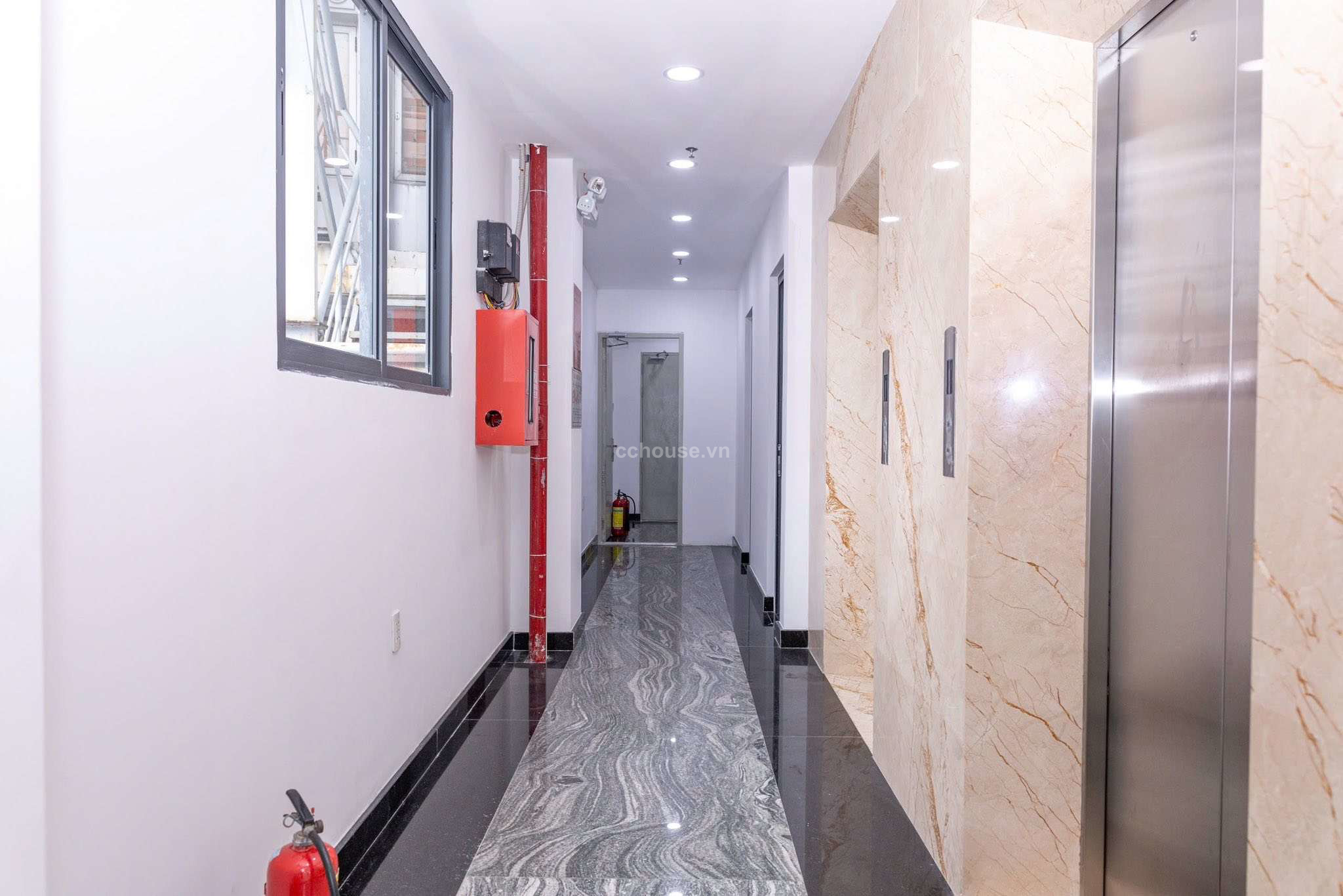 Cho thuê tòa nhà MT Cộng Hòa, P15, Tân Bình. DT 8.2x32m, hầm 6 tầng ST