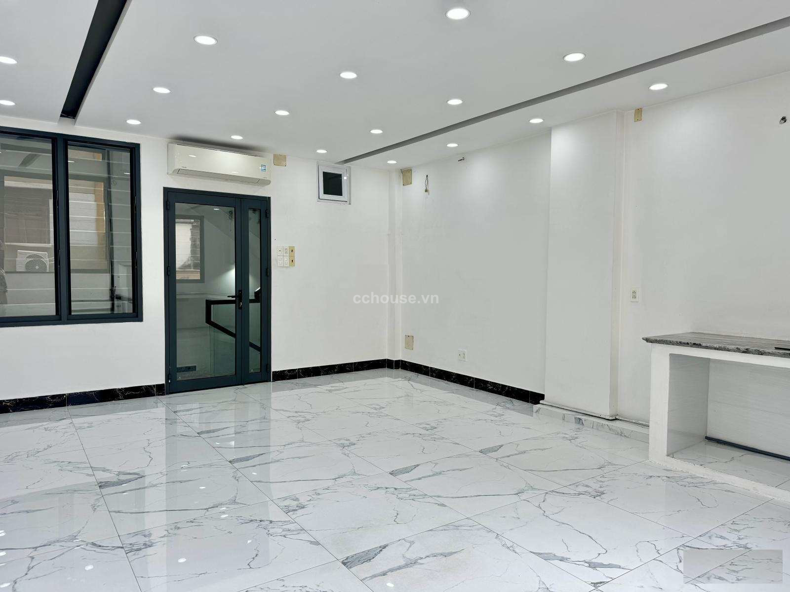 Bán tòa nhà hẻm 212A3 Nguyễn Trãi, Q1. DT 5x9m, hầm 7 tầng