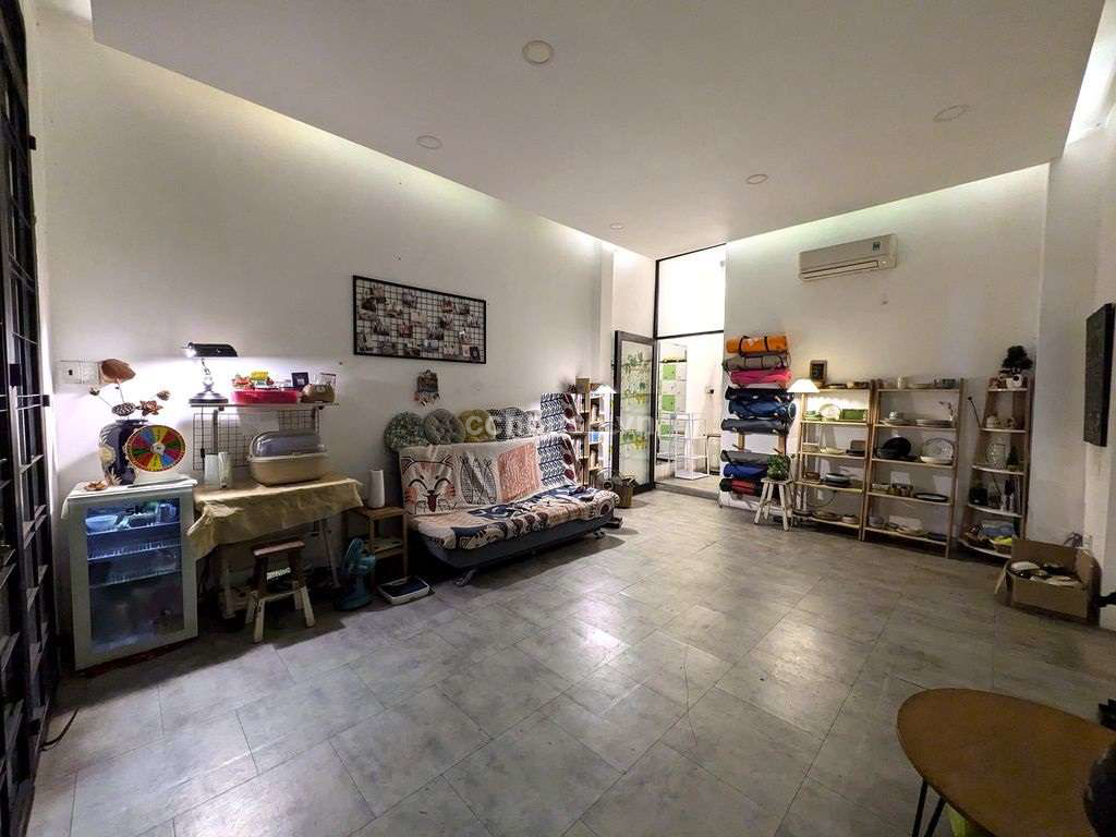 https://batdongsan.blob.core.windows.net/cchouse/Property/202506/8d38a64a-fb3d-48e8-adec-061512a7fad3.jpg
