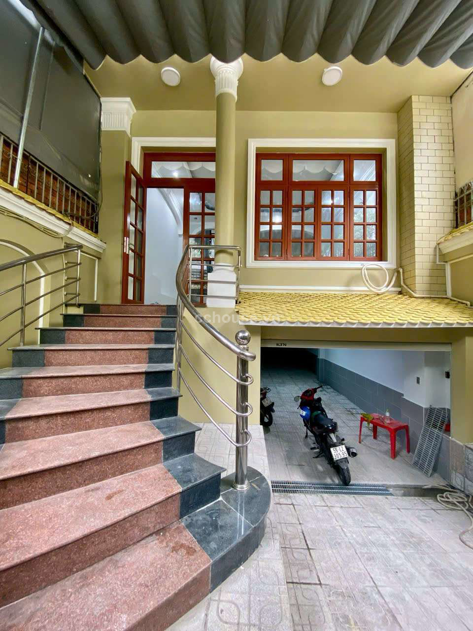 Bán nhà HXH Tô Hiến Thành, P.Hòa Hưng. DT 141m2, hầm 4 tầng