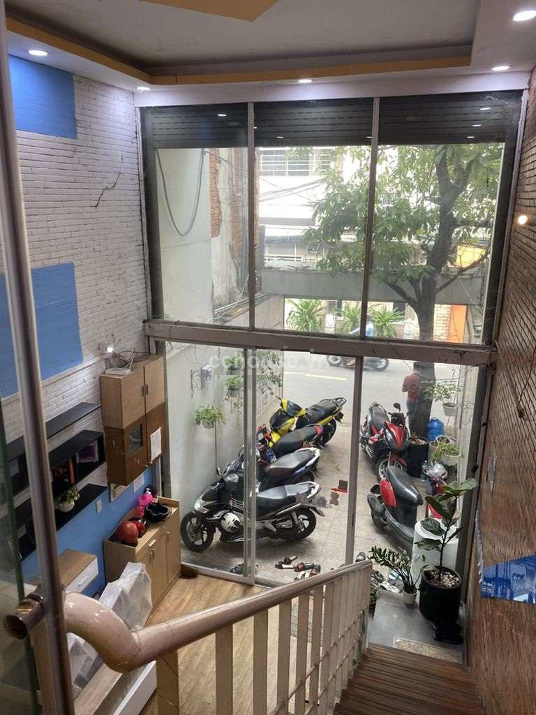 Cho thuê nhà NCMT Đặng Văn Ngữ, Phú Nhuận. DT 4x18m, 5 tầng