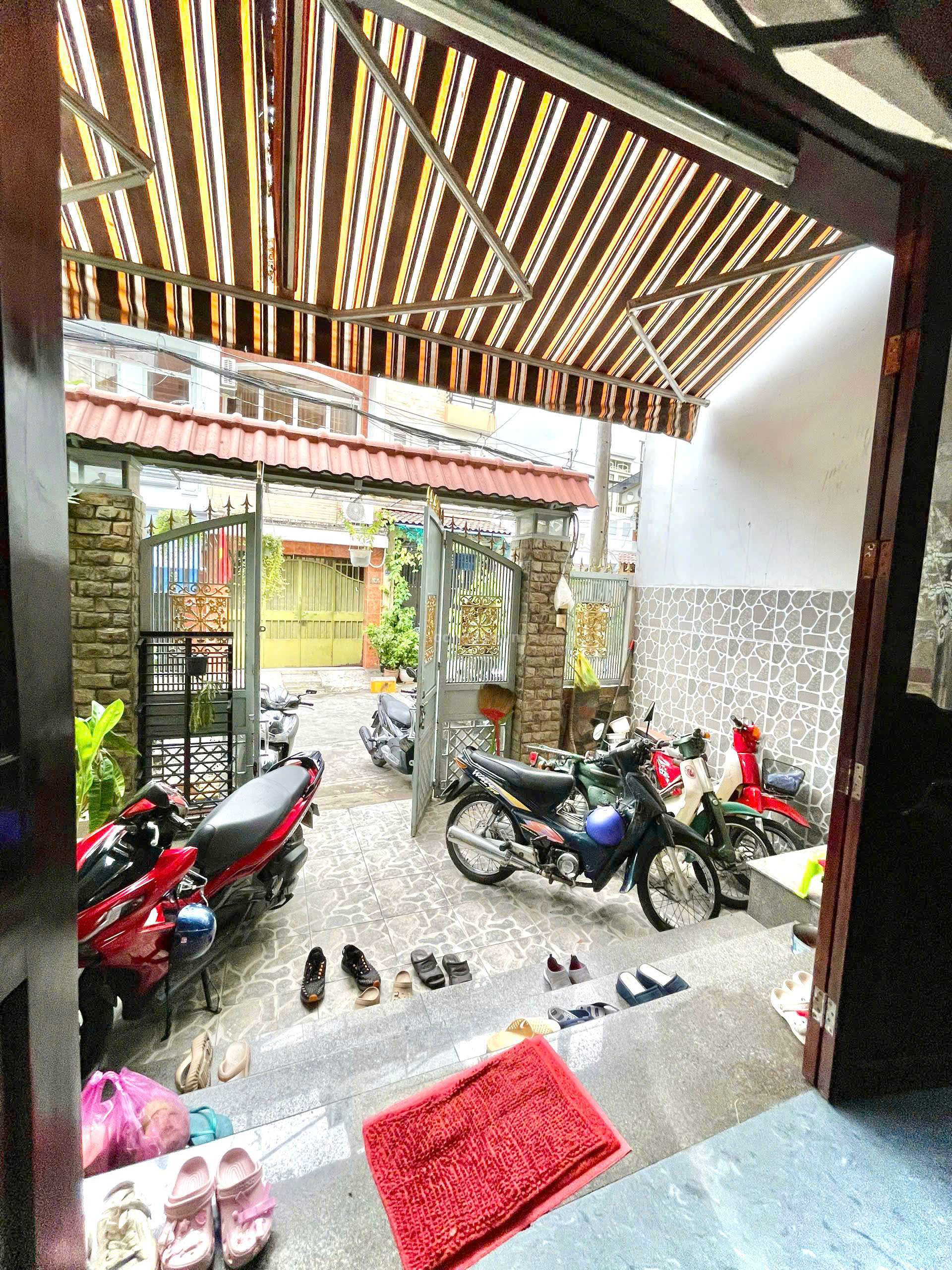 Bán nhà HXH khu Phan Xích Long, P2, Phú Nhuận. DT 5.35x18m, 5 tầng
