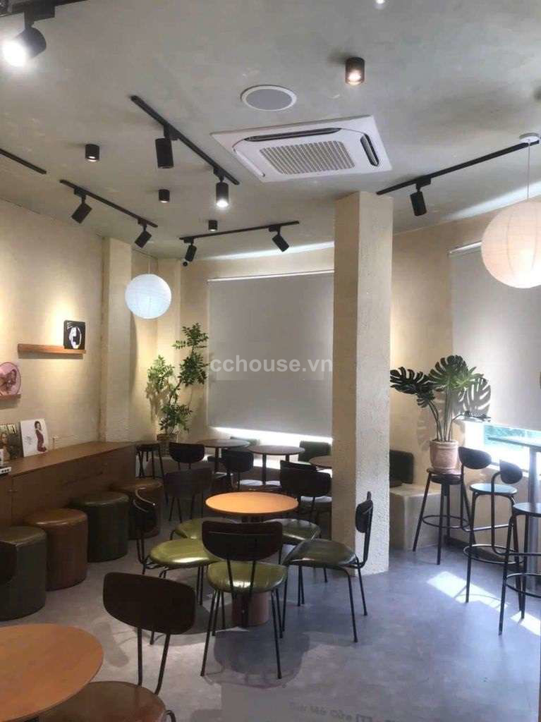 Cho thuê MBKD căn góc 2MT Bà Huyện Thanh Quan, Q3. DT 8x5m, 2 tầng