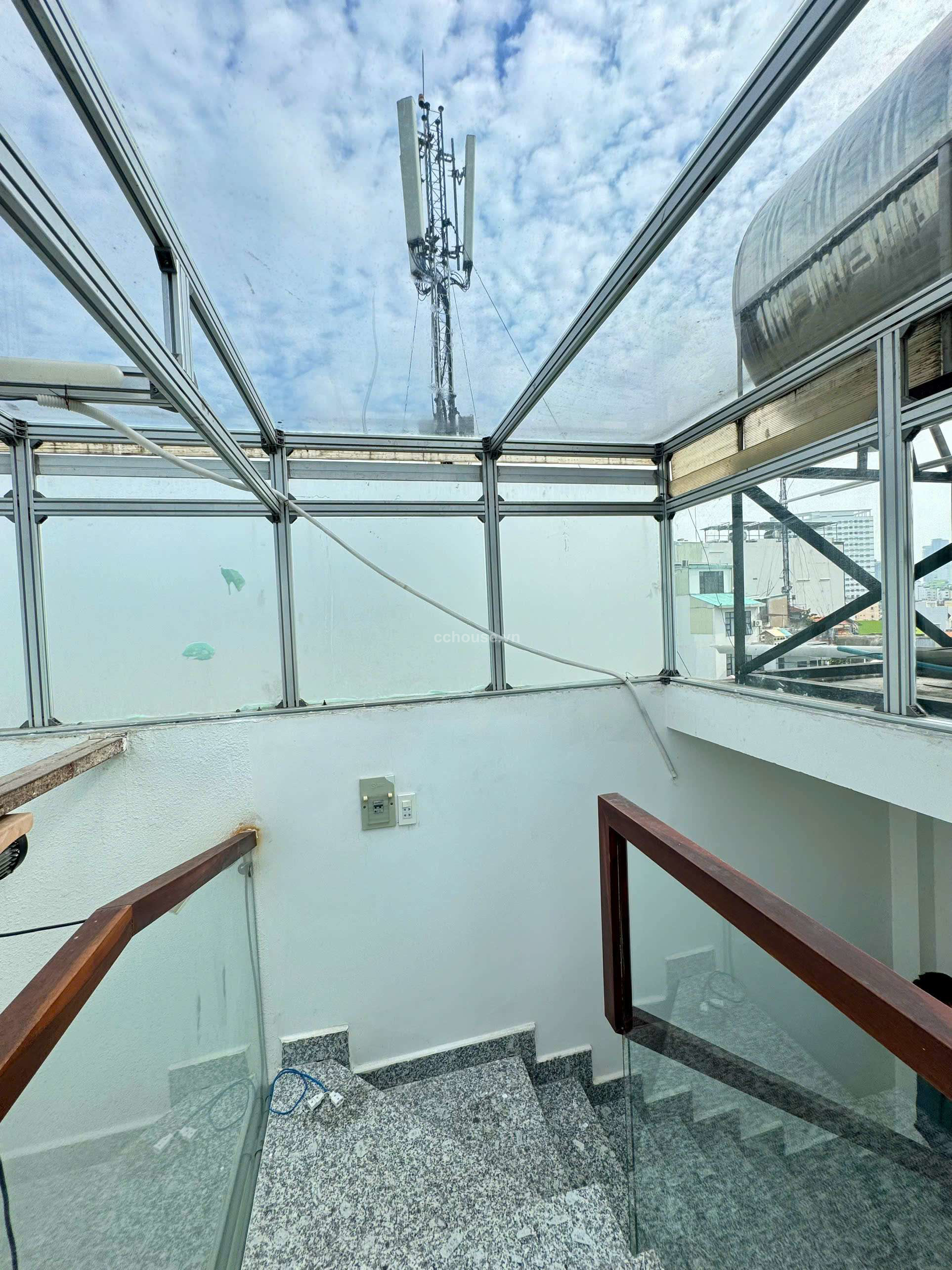 NHÀ HẺM NGUYỄN TRÃI – QUẬN 1, DT: 5x9M, KC: 1 HẦM + TRỆT + 6 LẦU, HĐT 42 TRIỆU – GIÁ 16.5 TỶ