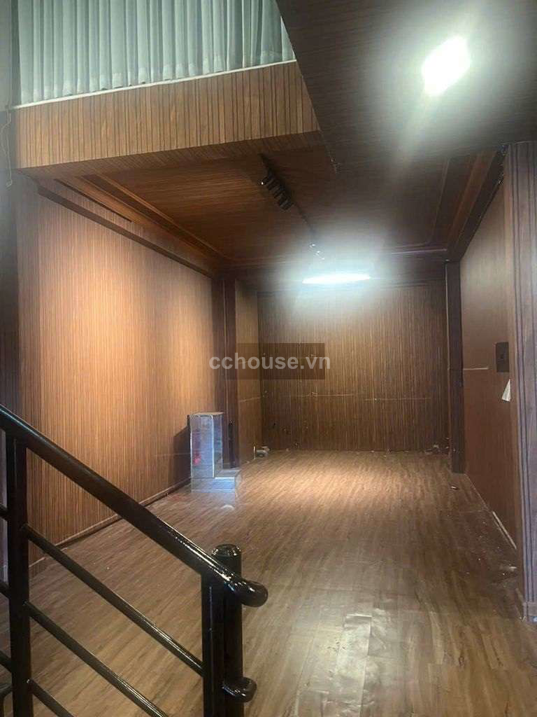 Cho thuê nhà NCMT Sư Vạn Hạnh, Q10. DT 4x18m, 4 tầng
