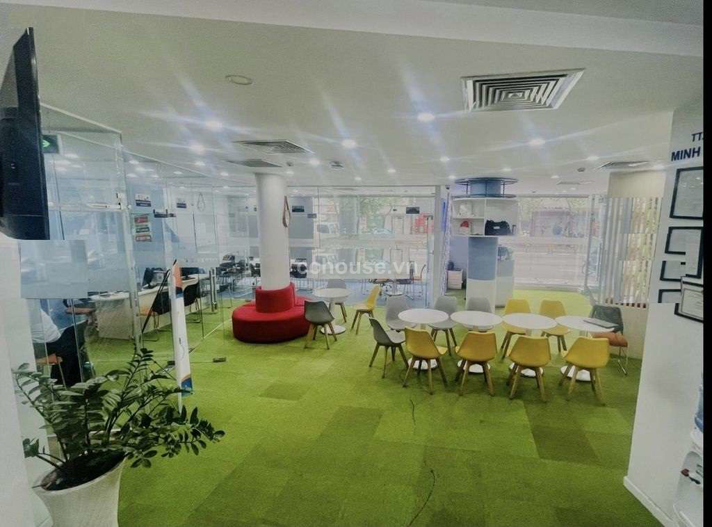 Cho thuê nhà MT Nguyễn Văn Trỗi, Phú Nhuận. DT 19x22m, 4 tầng