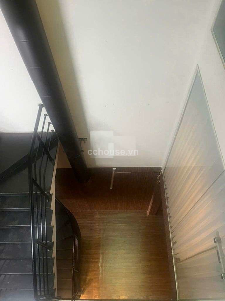 Cho thuê nhà NCMT Sư Vạn Hạnh, Q10. DT 4x18m, 4 tầng